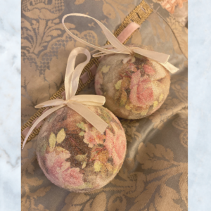 Vintage rose bauble