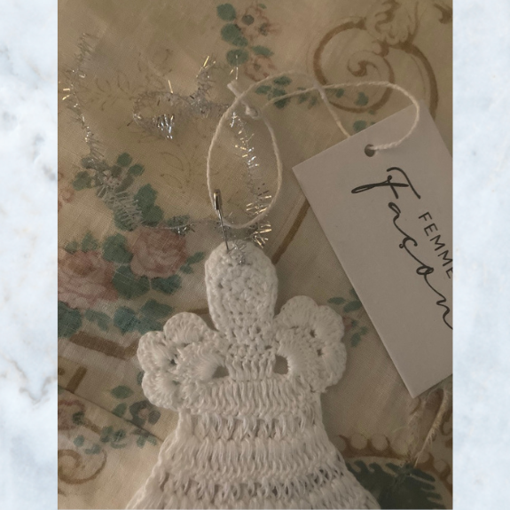 Femme Facon crochet angel
